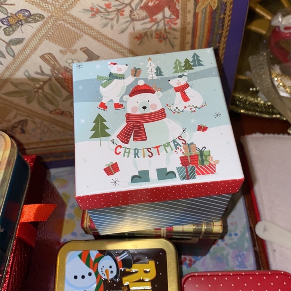 Bundle of 14 Christmas gift boxes 7 gift boxes and 7 tin boxes - Picture 11 of 12